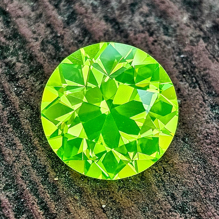 LuAG "ULTRA GREEN", Traditional Round Brilliant Cut, 14.20 Carats