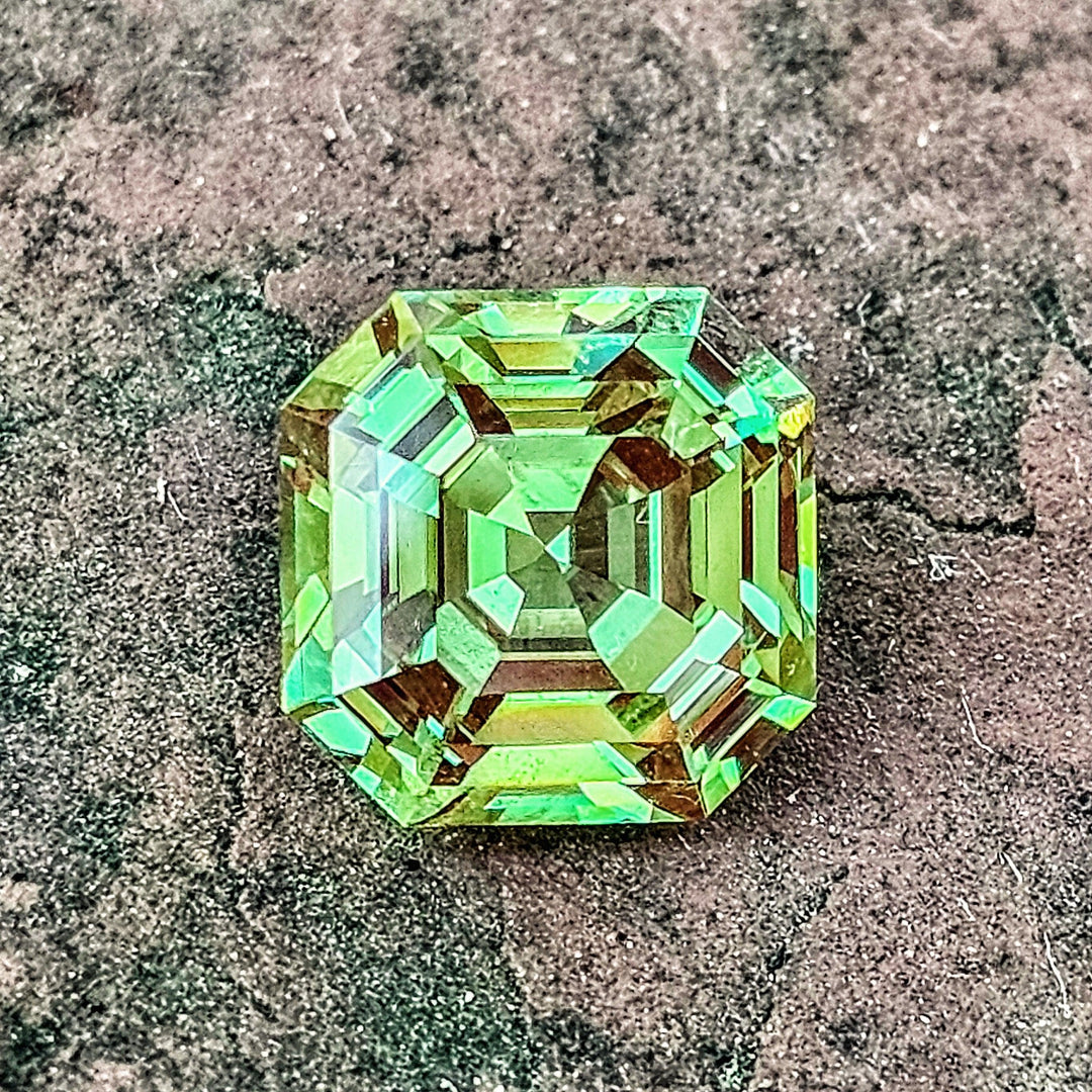 Green and Red Christmas Garnet, Asscher Cut, 5 Carats - DJEVA
