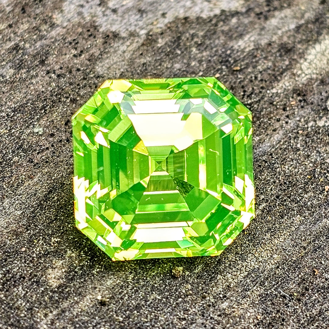 Green LuAG, Asscher Cut, 17.93 Carats - DJEVA