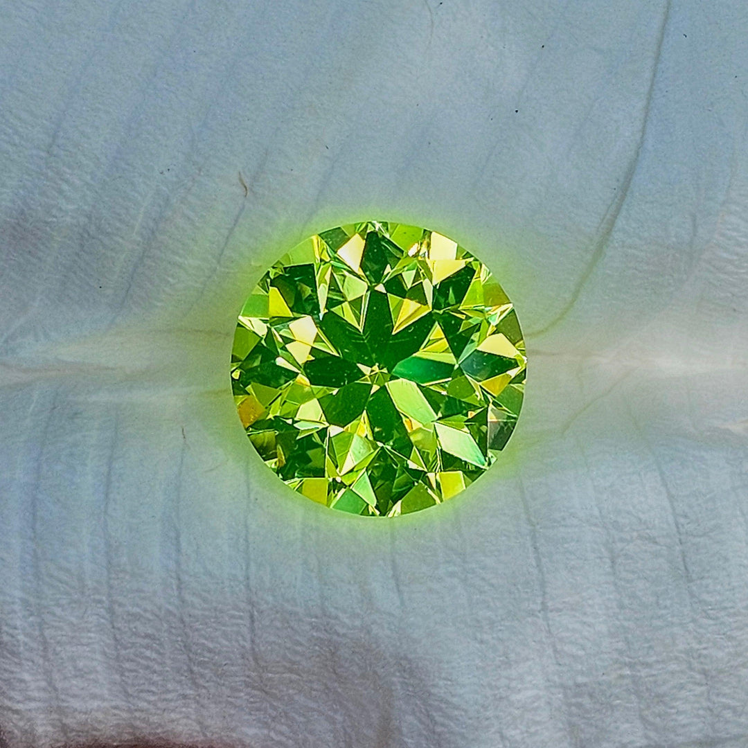 Green LuAG, Modern Round Brilliant Cut, 26.4 Carats - DJEVA