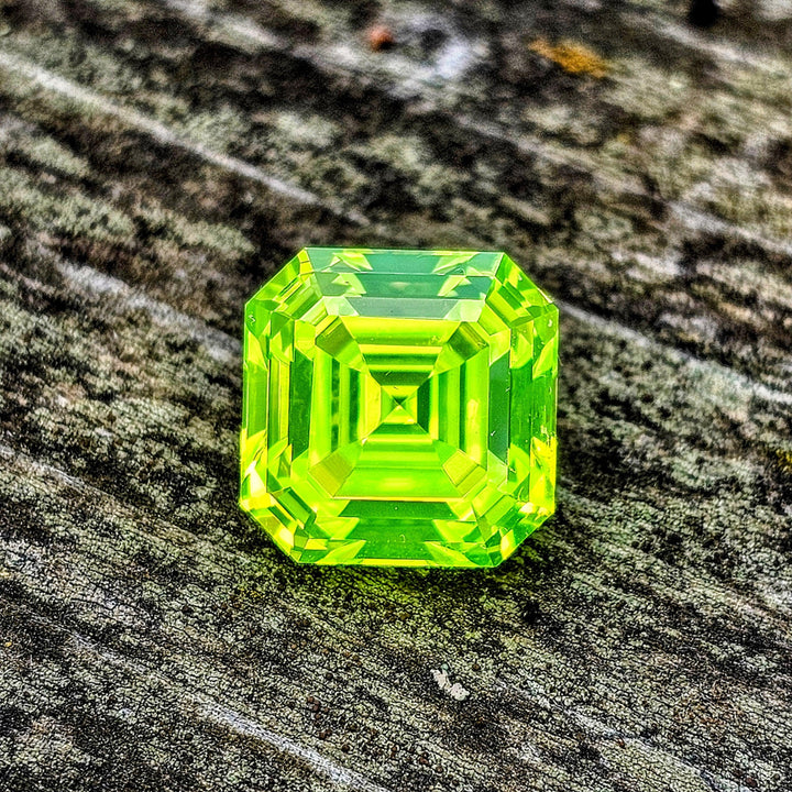LuAG "ULTRA GREEN", Ascher Cut, 14.1 Carats - DJEVA