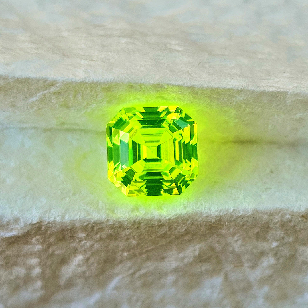 LuAG "ULTRA GREEN", Asscher Cut, 3.85 Carats - DJEVA