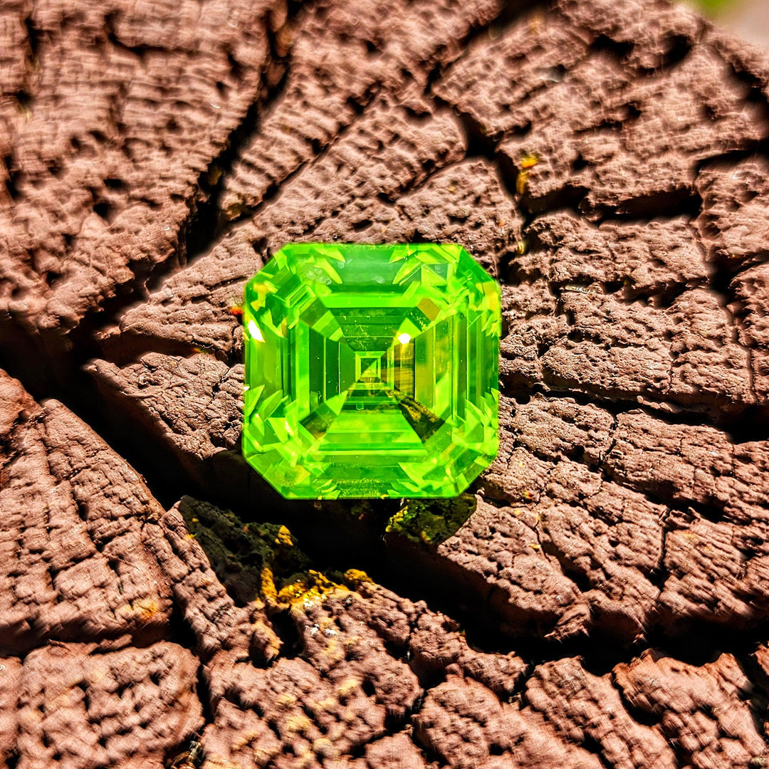 LuAG "ULTRA GREEN", Asscher Cut, 42.15 Carats - DJEVA