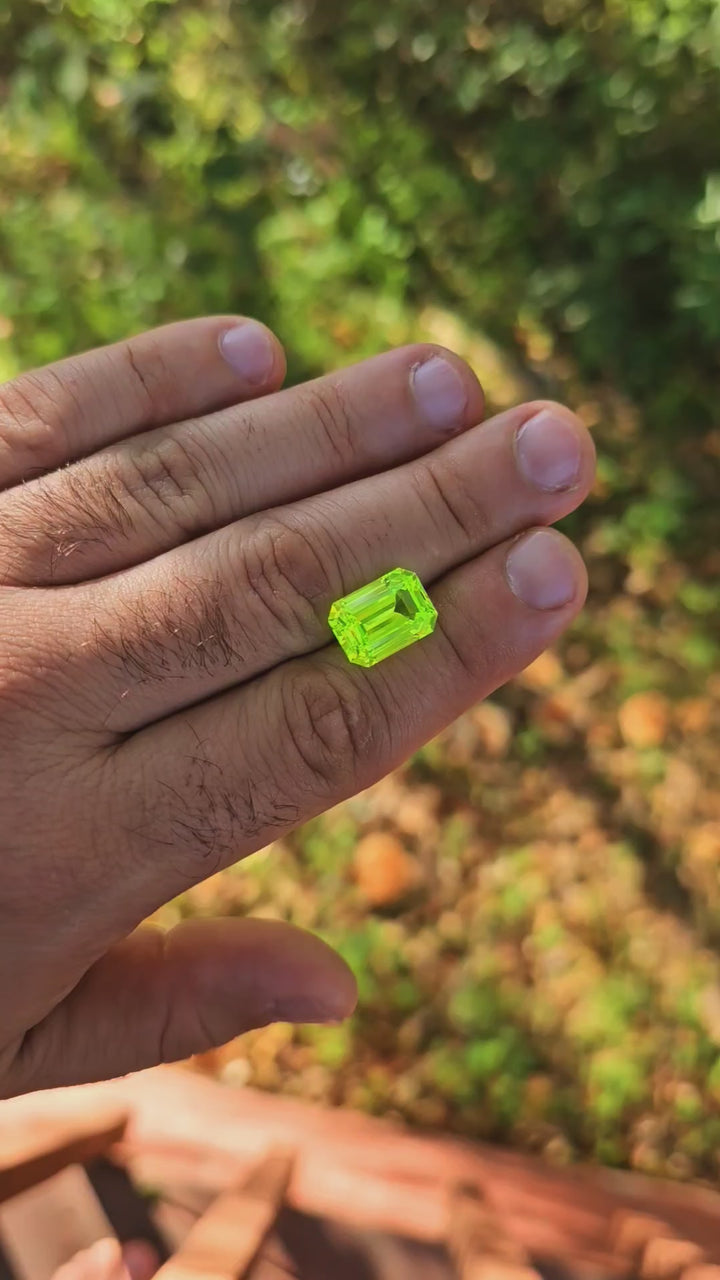 LuAG "ULTRA GREEN", Emerald Cut, 18 Carats