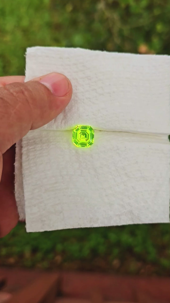 LuAG "ULTRA GREEN", Asscher Cut, 9.15 Carats