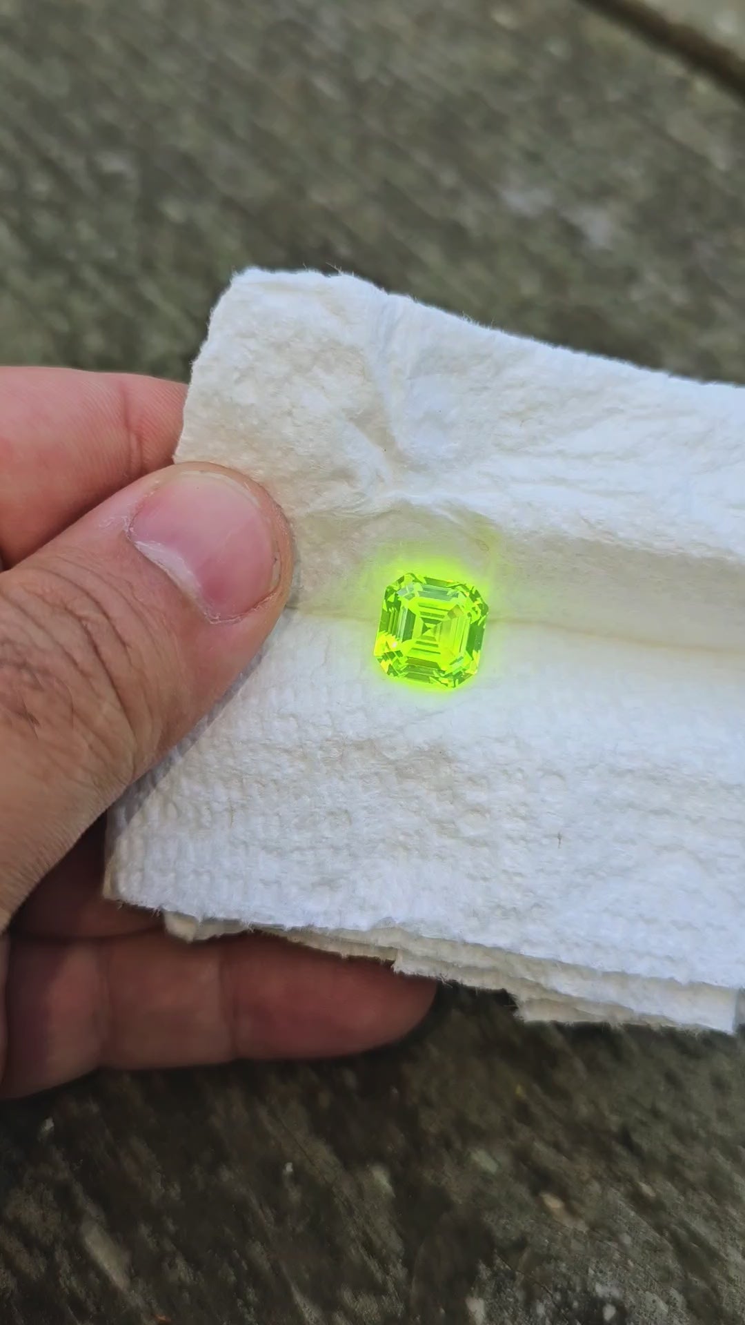 LuAG "ULTRA GREEN", Asscher Cut, 14.1 Carats