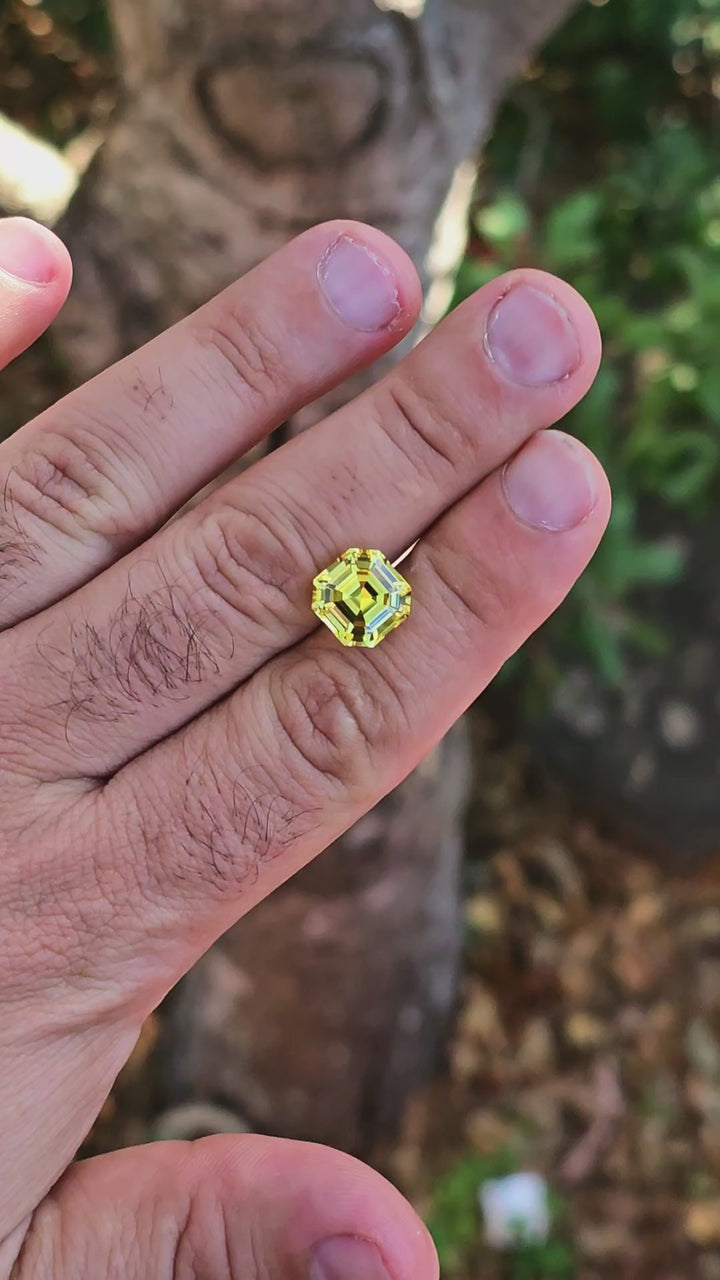 Yellow Lab Sapphire, Asscher Cut, 7.80 Carats