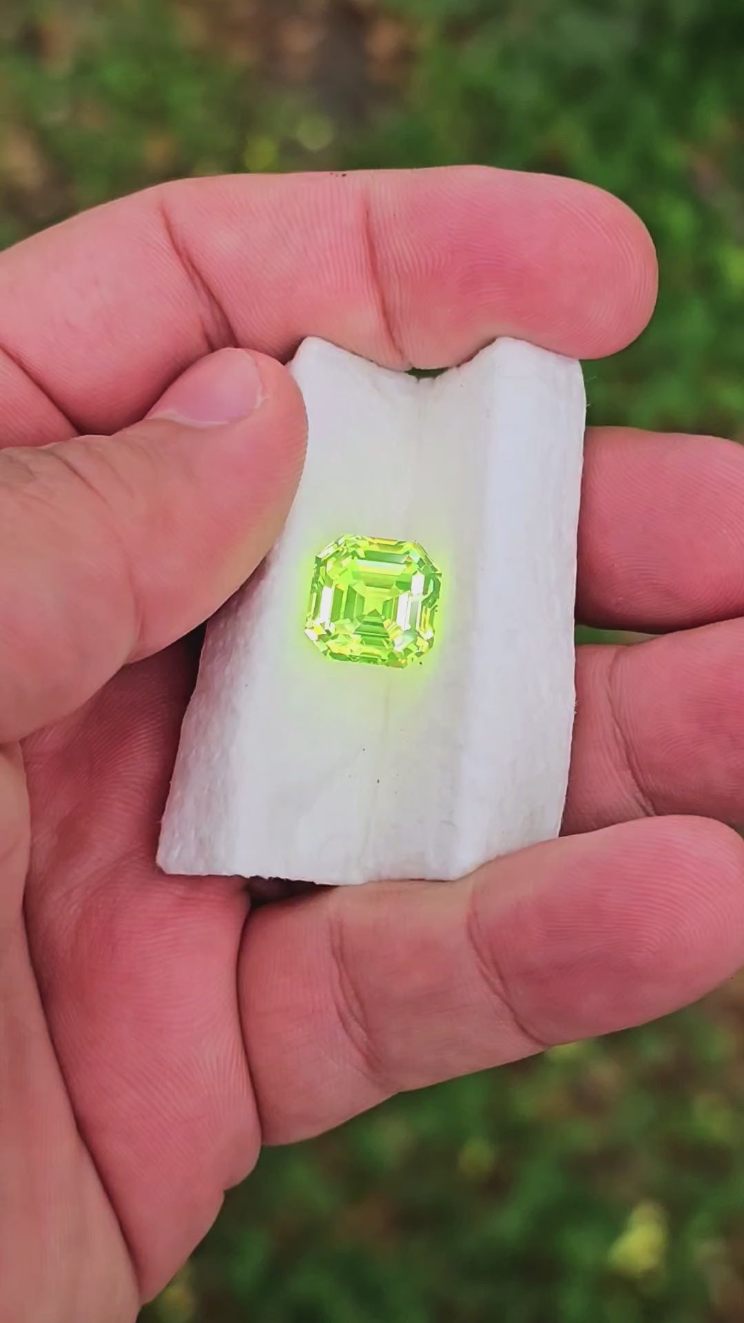 Green LuAG, Asscher Cut, 17.93 Carats