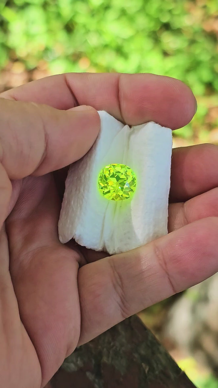 LuAG "ULTRA GREEN", Antique Cushion Cut, 12.87 Carats
