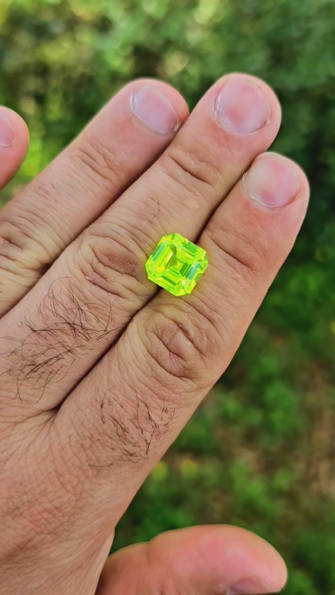 LuAG "ULTRA GREEN", Asscher Cut, 14.1 Carats