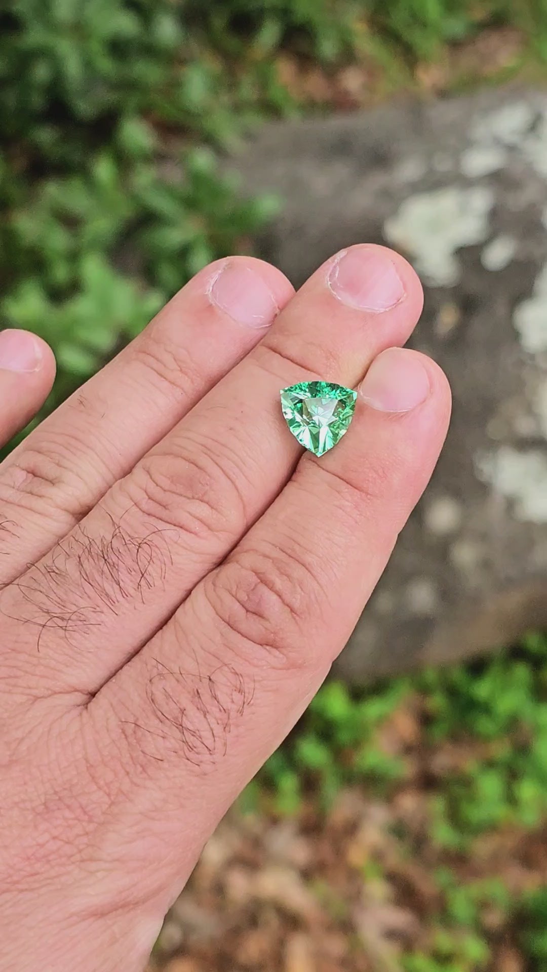 Light Mint Green Lab Sapphire, Trillian Internal Reflections Cut, 5.78 Carats
