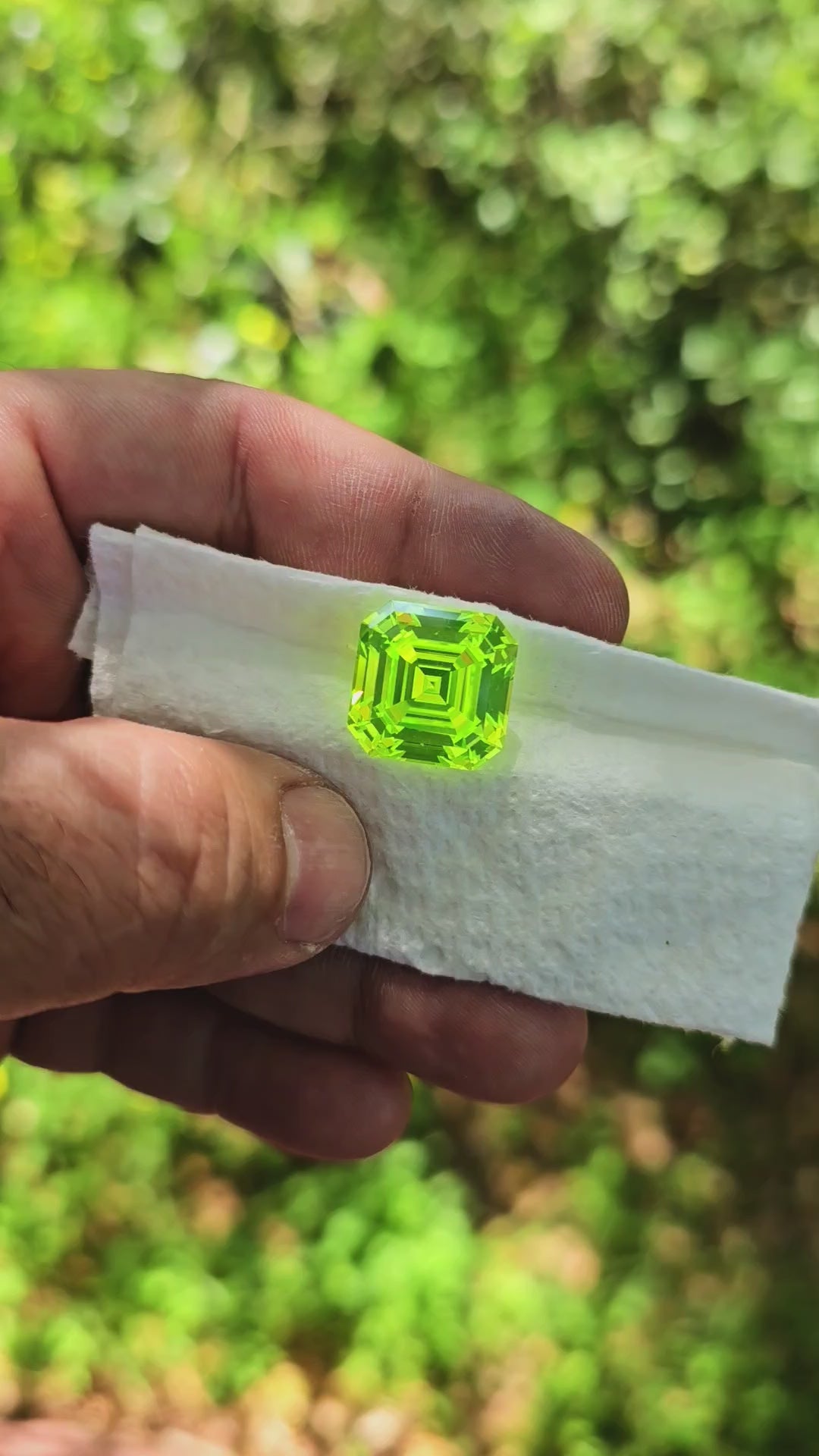 LuAG "ULTRA GREEN", Asscher Cut, 39.35 Carats
