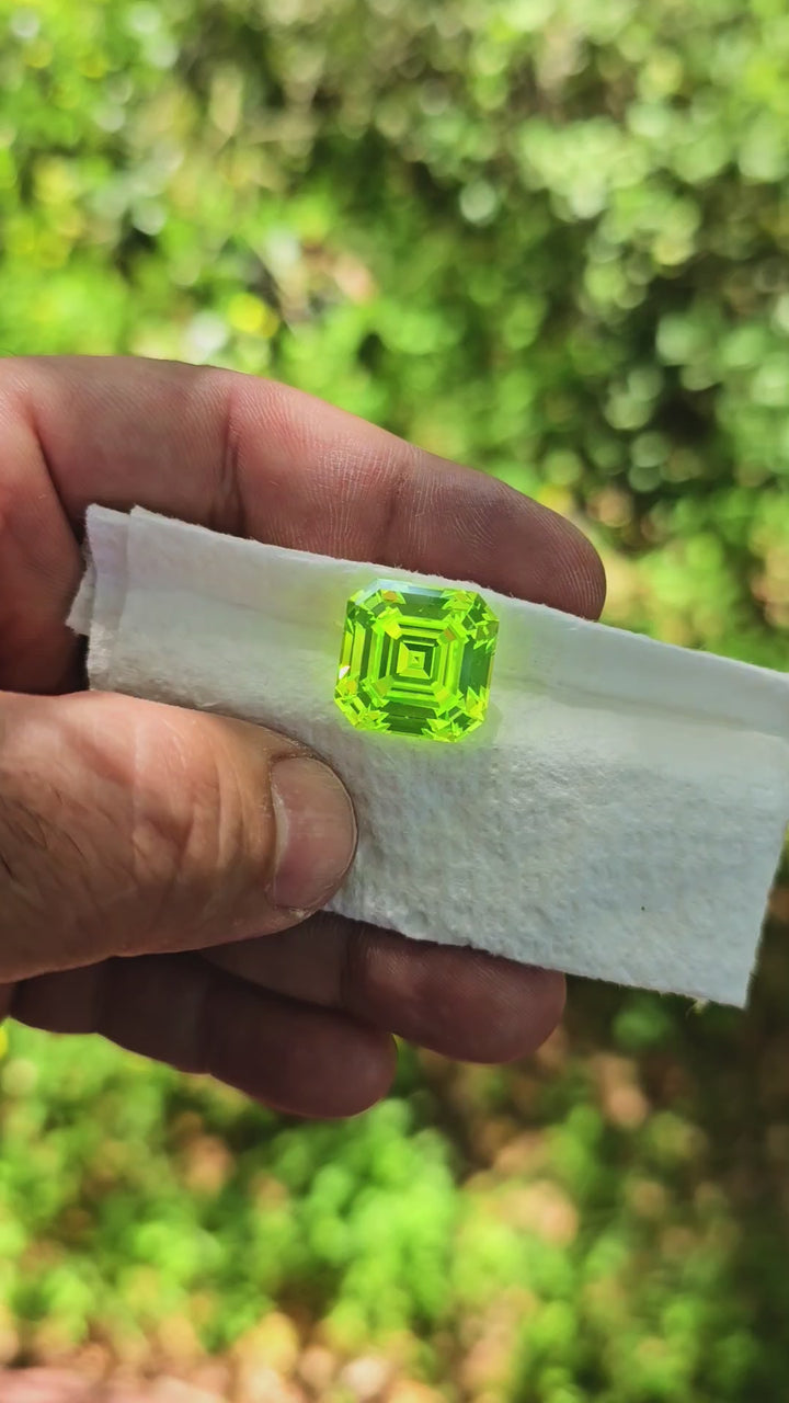 LuAG "ULTRA GREEN", Asscher Cut, 39.35 Carats