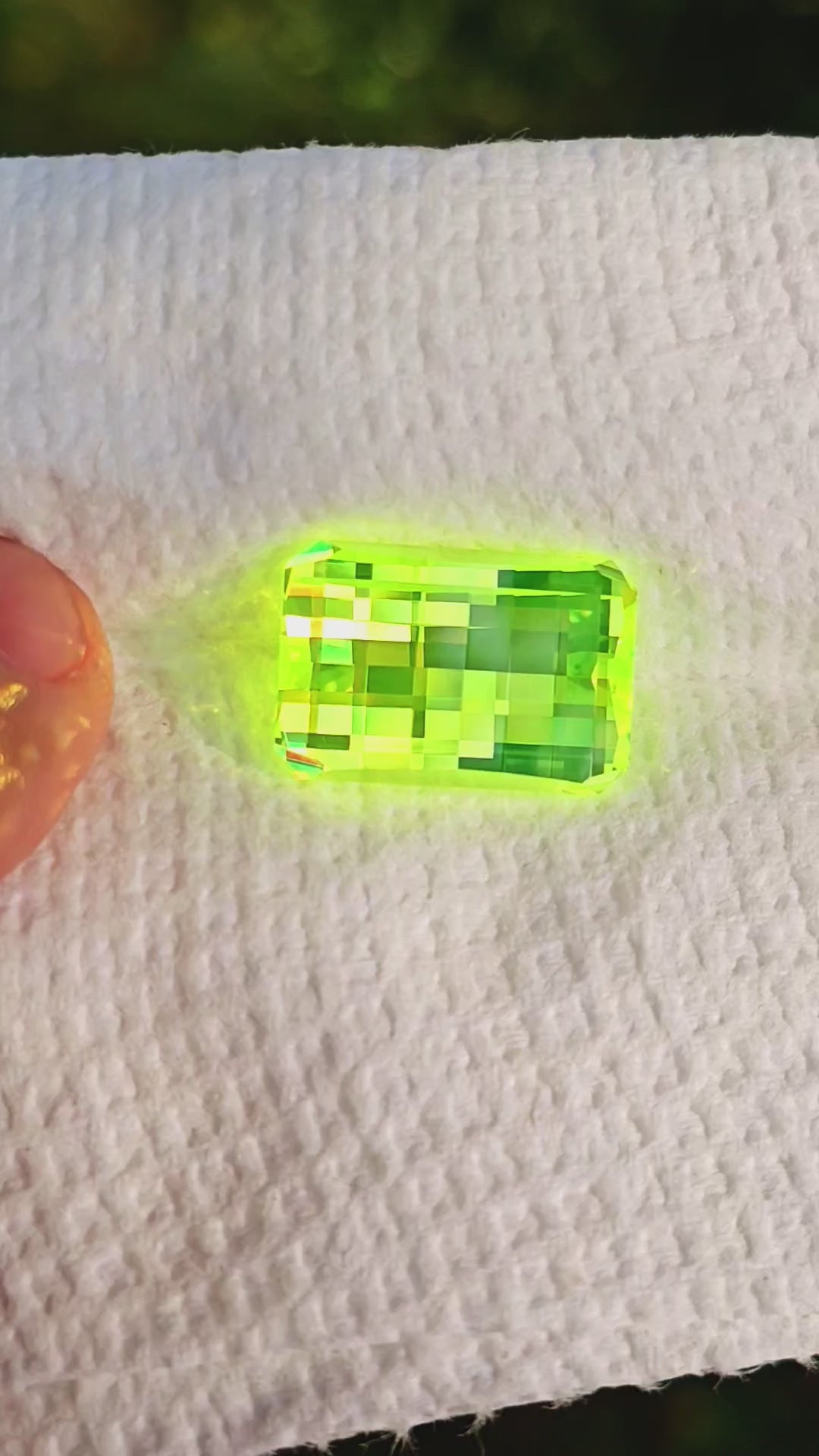 Green LuAG, Pixel Cut,  48 Carats