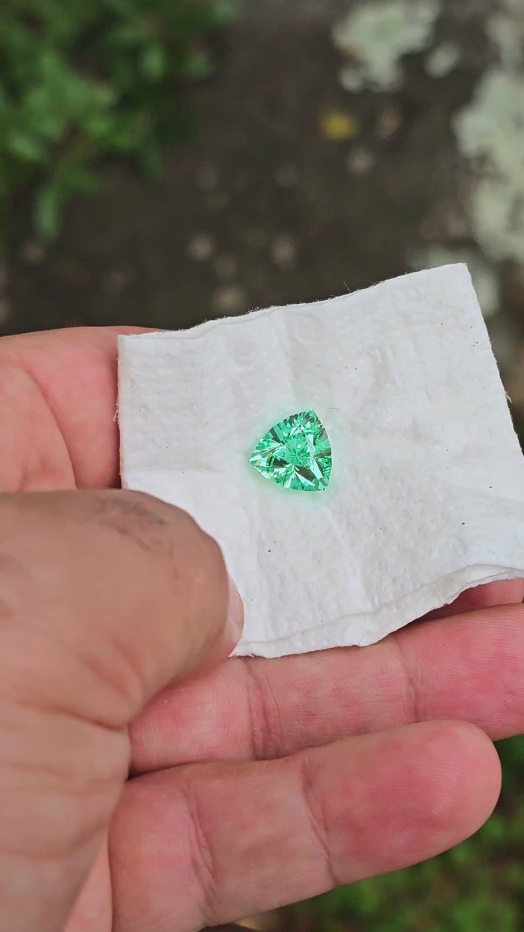 Light Mint Green Lab Sapphire, Trillian Internal Reflections Cut, 5.78 Carats