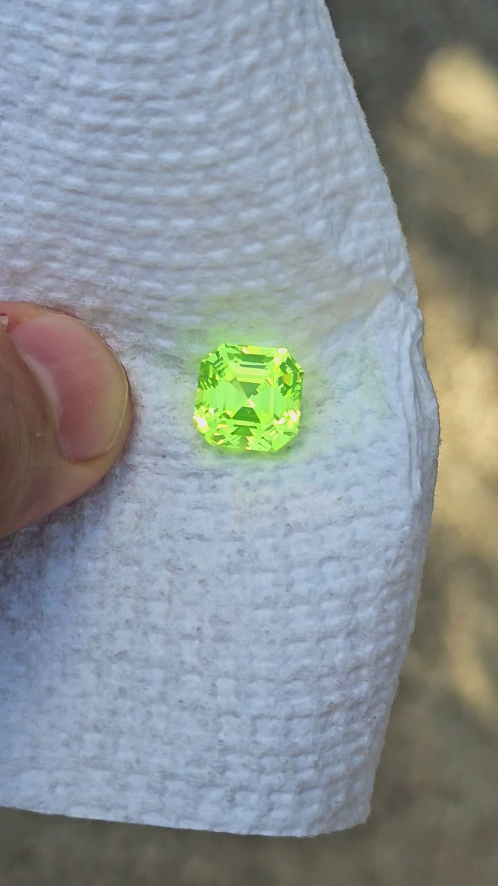 Green LuAG, Asscher Cut, 11 Carats