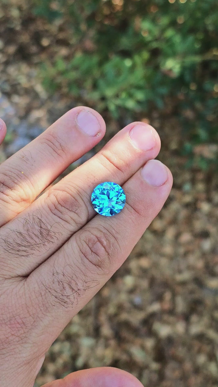 Blue Cobalt YAG, Traditional Round Brilliant Cut, 13.49 Carats