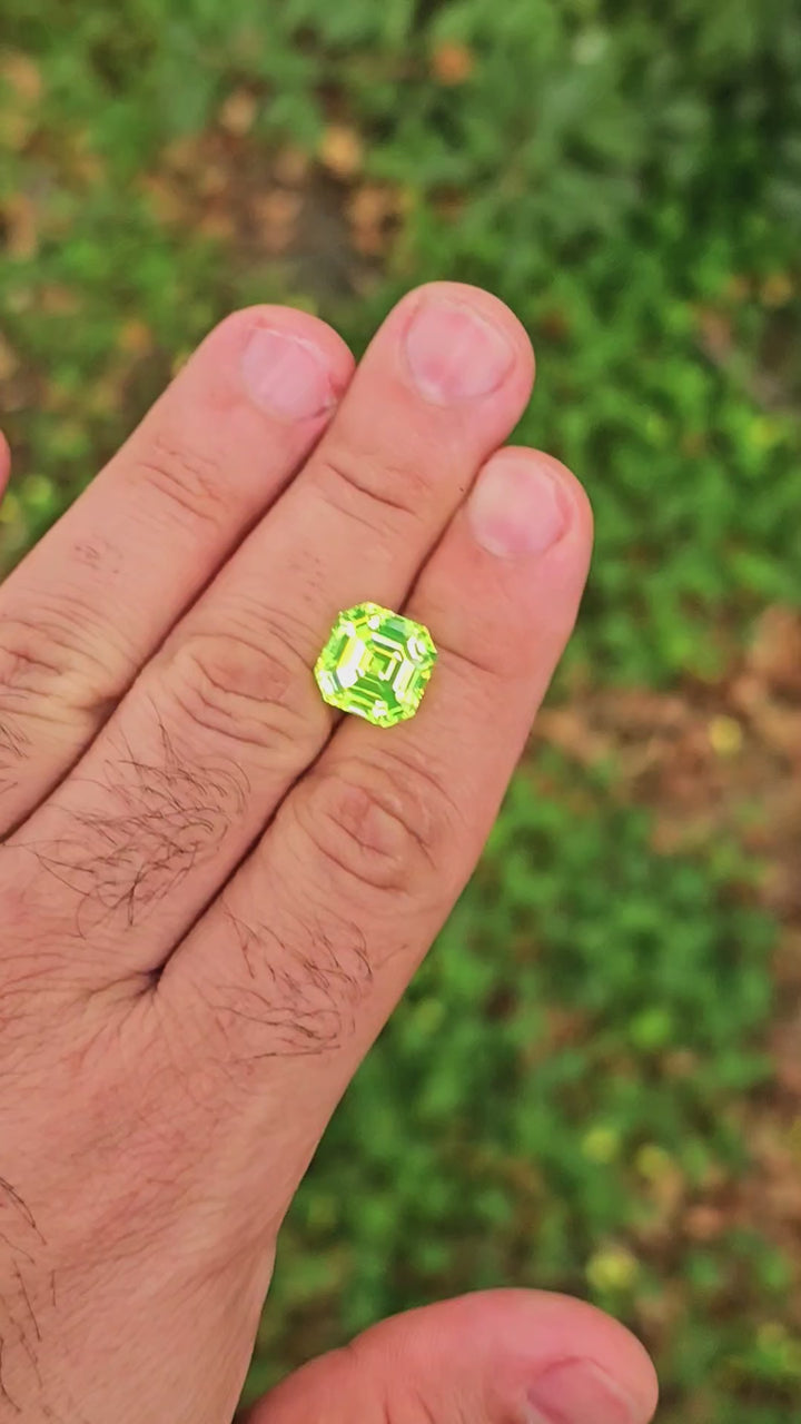 Green LuAG, Asscher Cut, 17.93 Carats