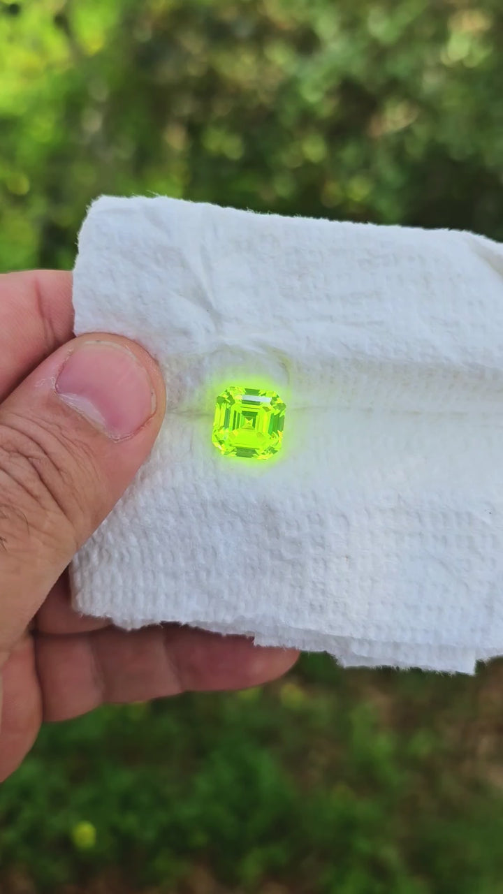 LuAG "ULTRA GREEN", Asscher Cut, 14.1 Carats