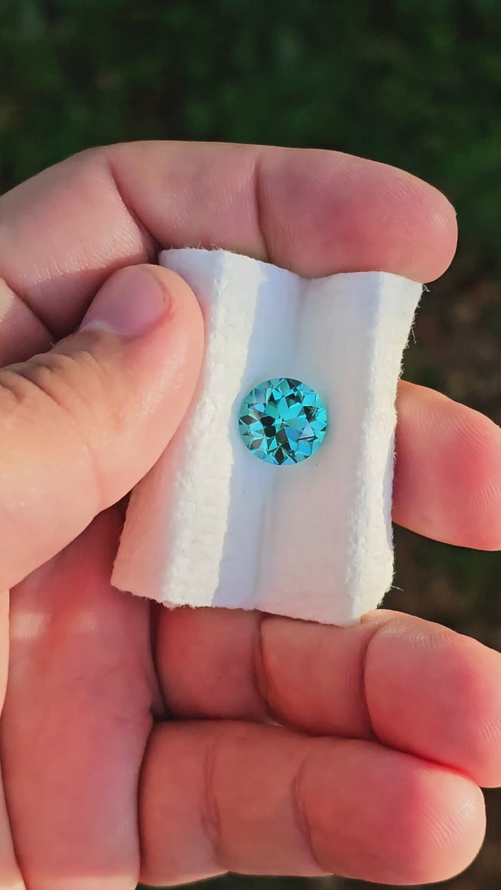 Cobalt Teal Lab Sapphire, Traditional Round Brilliant Cut, 6.63 Carats
