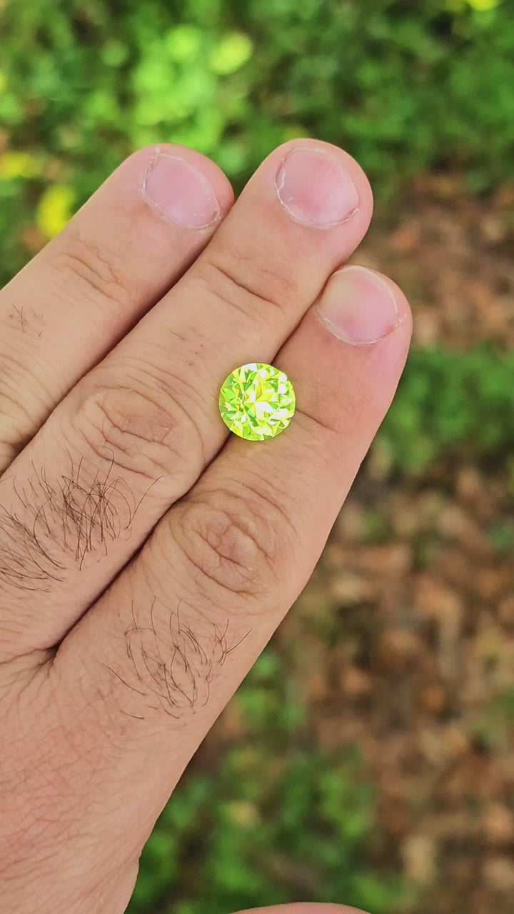 Green LuAG, Traditional Round Brilliant Cut, 9.47 Carats