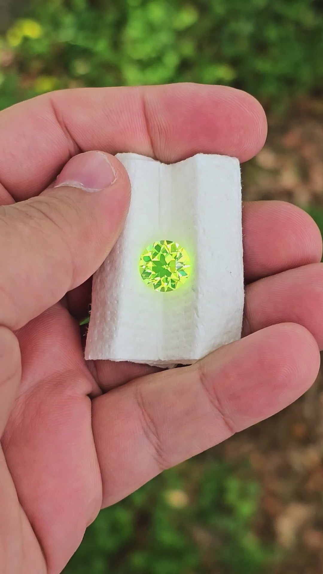 Green LuAG, Traditional Round Brilliant Cut, 9.47 Carats