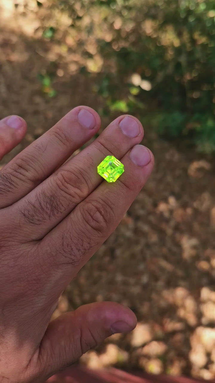 LuAG "ULTRA GREEN", Asscher Cut, 17.75 Carats