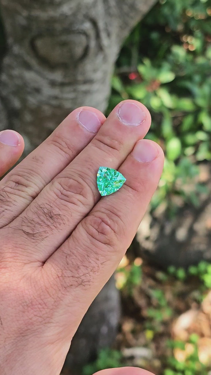 Bitterfeld Teal Lab Spinel , Trillian Internal Reflections Cut, 6.51 Carats