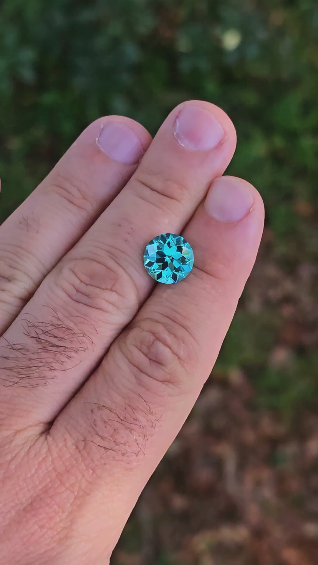Cobalt Teal Lab Sapphire, Traditional Round Brilliant Cut, 6.63 Carats