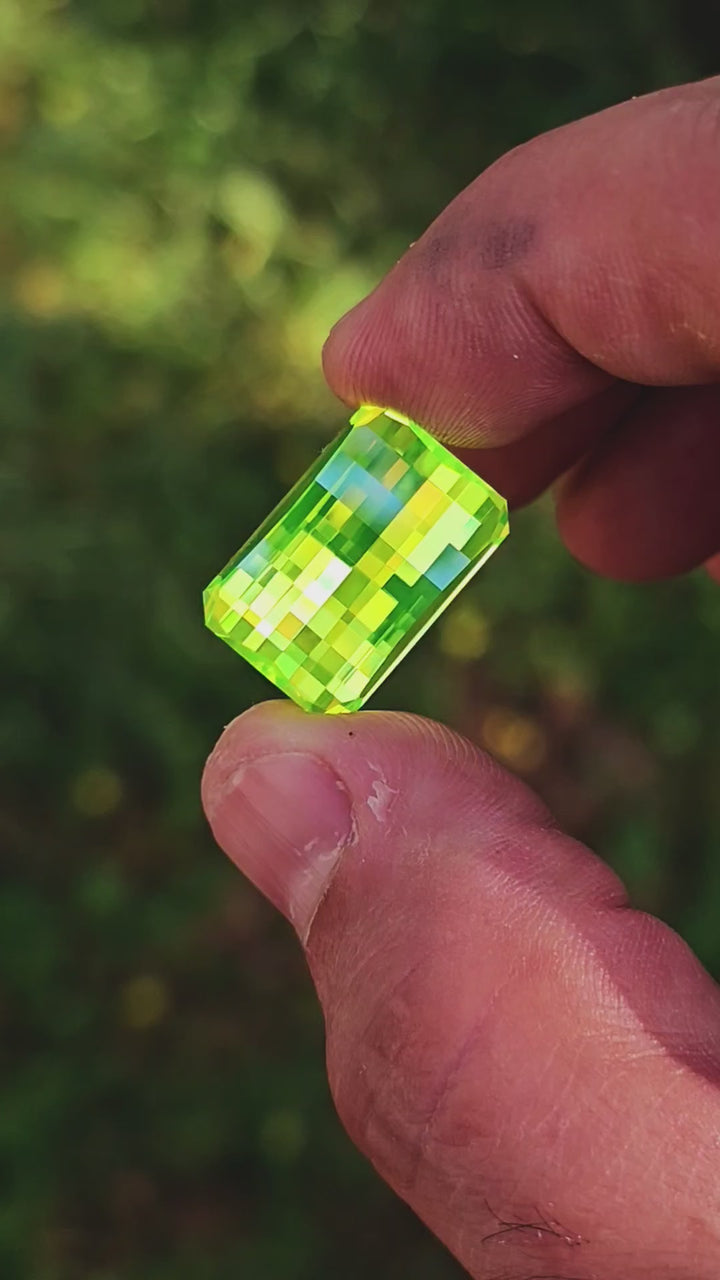 Green LuAG, Pixel Cut,  48 Carats