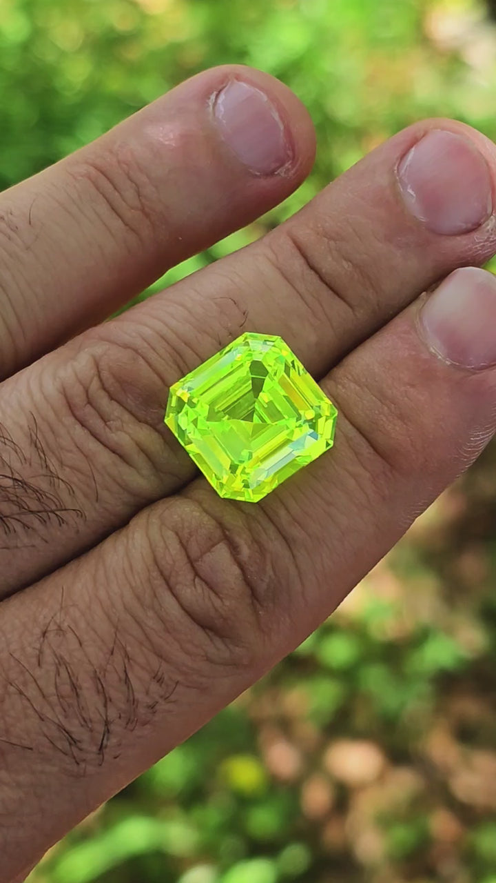 LuAG "ULTRA GREEN", Asscher Cut, 39.35 Carats