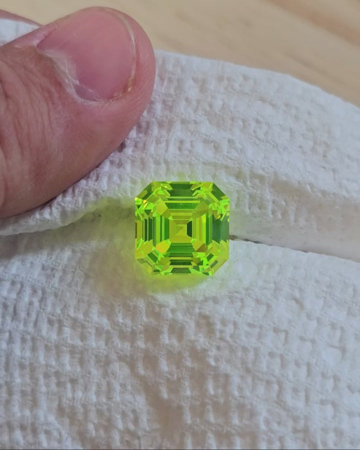 LuAG "ULTRA GREEN", Asscher Cut,  17 Carats