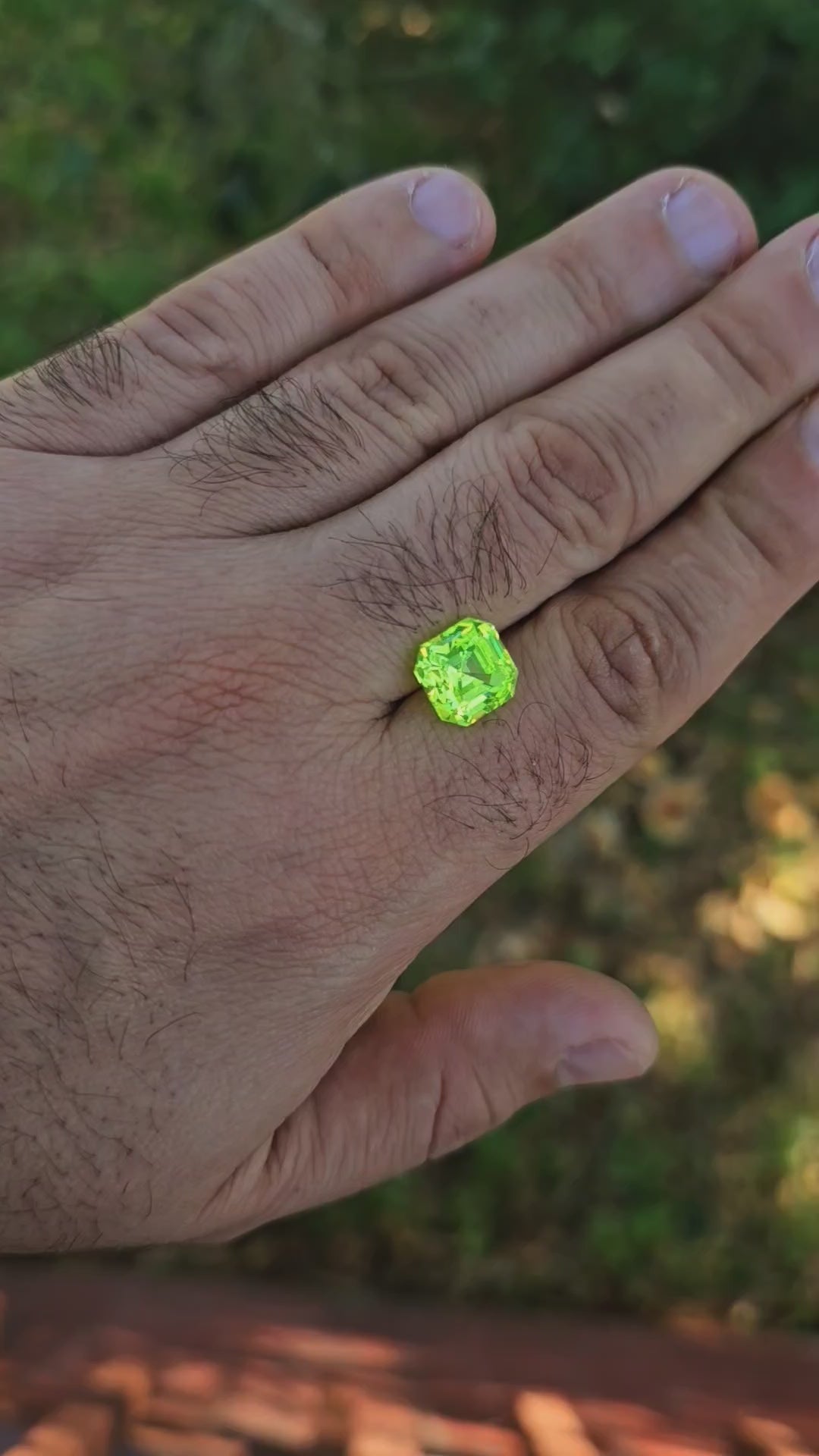 Green LuAG, Asscher Cut, 11 Carats