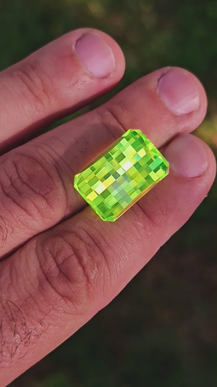 Green LuAG, Pixel Cut,  48 Carats