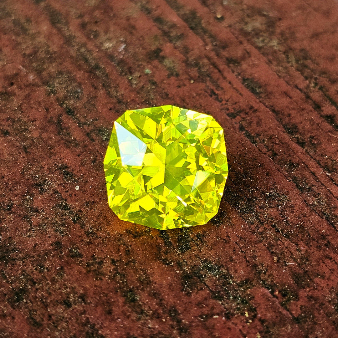 "Ultra" Glow In The Dark Lab Garnet, House Of Sylas Cushion Cut, 18.85 Carats - DJEVA