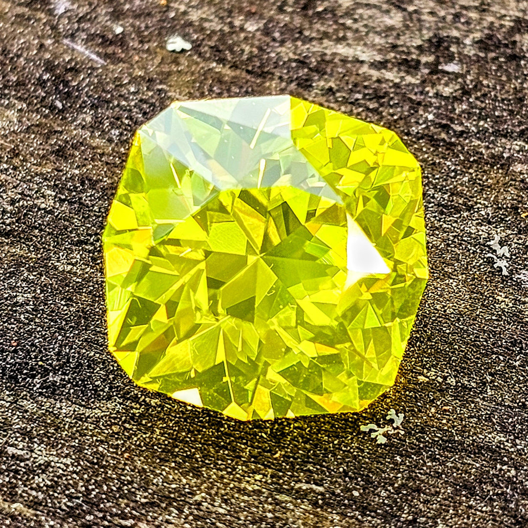 "Ultra" Glow In The Dark Lab Garnet, House Of Sylas Cushion Cut, 20 Carats - DJEVA