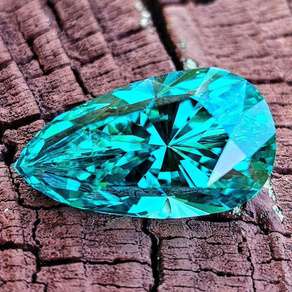 Paraiba YAG, Pear Internal Reflections Cut, 22 Carats - DJEVA