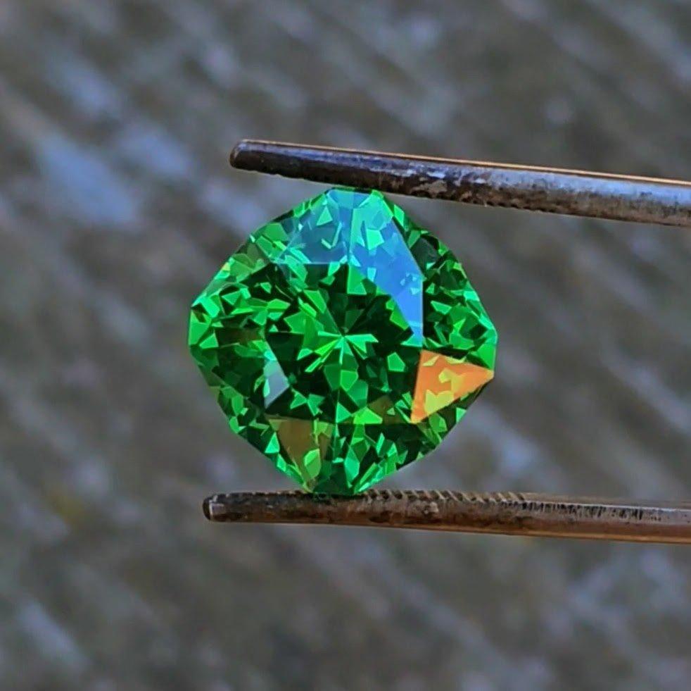 Vanadium YAG, House Of Sylas Cushion Cut, 12.24 Carats - DJEVA