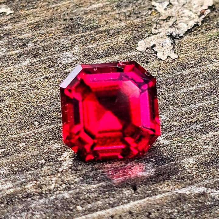 Red Lab Beryl, Asscher Cut, 2.90 Carats