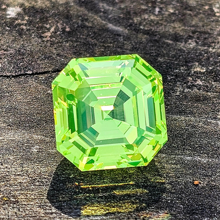 Green LuAG, Asscher Cut, 20.82 Carats