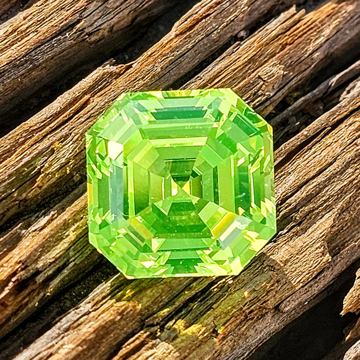 Green LuAG, Asscher Cut, 17.20 Carats