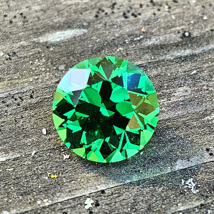 Green CTH YAG, Traditional Round Brilliant Cut, 6.36 Carats