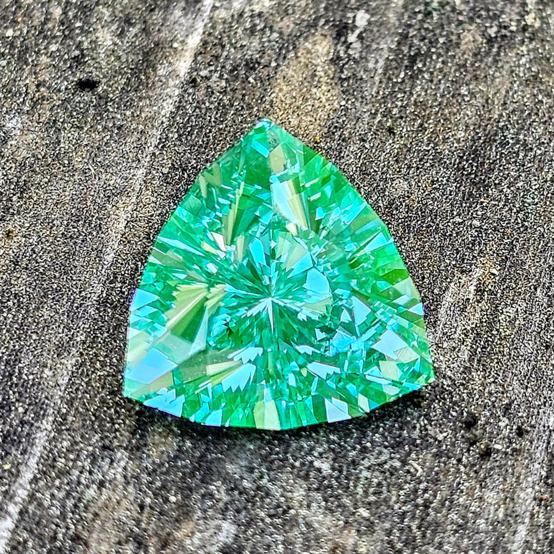 Bitterfeld Teal Lab Spinel , Trillian Internal Reflections Cut, 6.51 Carats - DJEVA