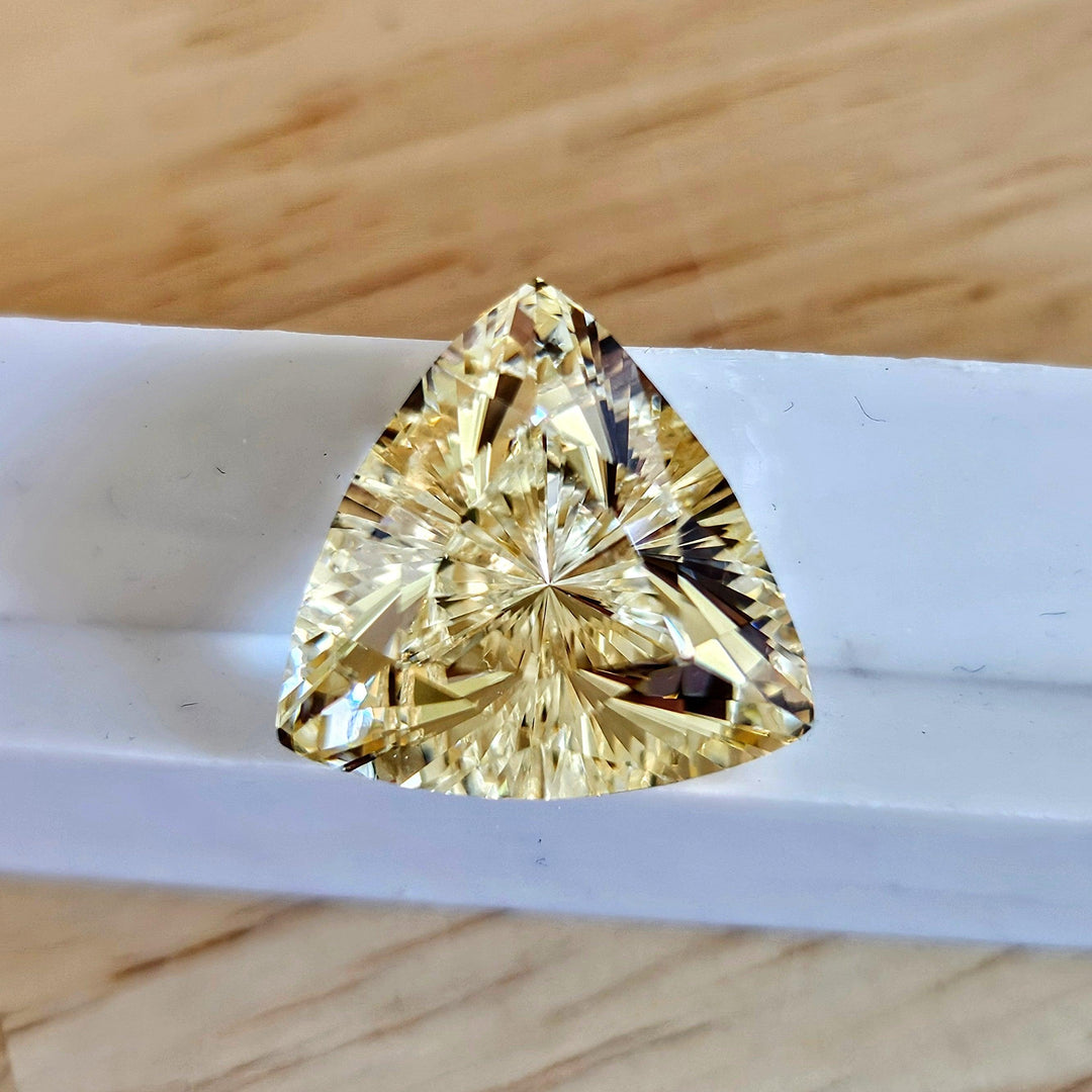 Experimental Samarium YAG, Trillian Internal Reflections Cut, 26.6 Carats - DJEVA