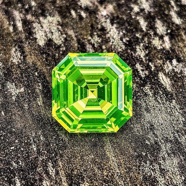 LuAG "ULTRA GREEN", Asscher Cut, 9.15 Carats - DJEVA