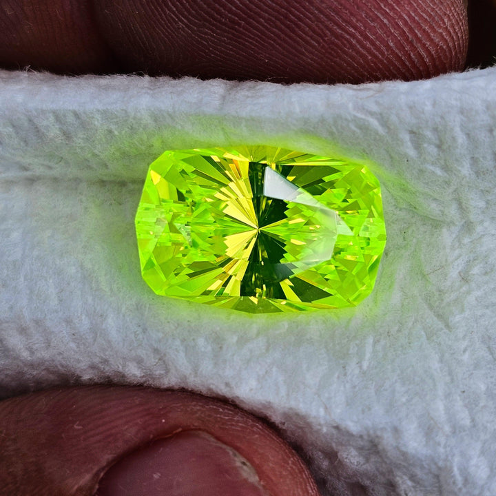 LuAG "ULTRA GREEN", House Of Sylas Long Cushion Cut, 22.155 Carats - DJEVA