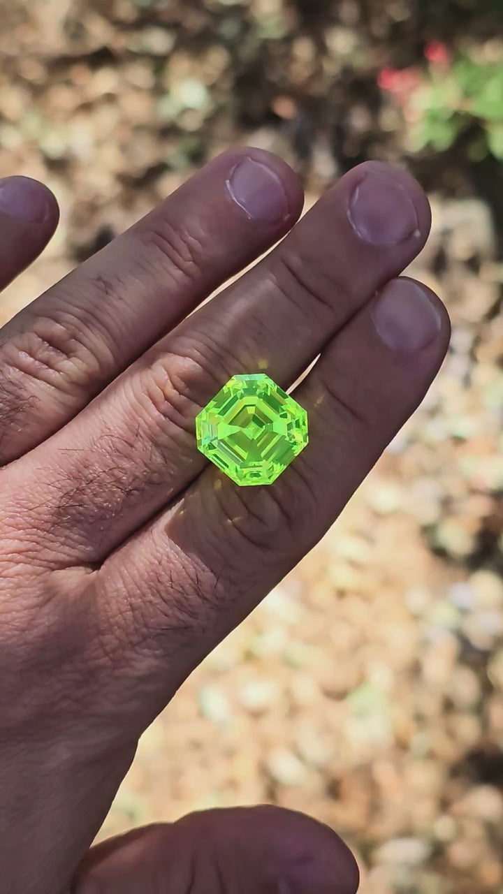 Green LuAG, Asscher Cut, 48.65 Carats