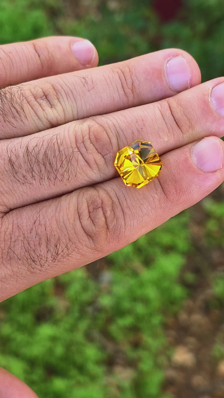 Golden Yellow Lab Sapphire, Tessellation Cut, 11.80 Carats