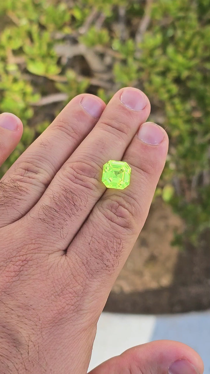 Green LuAG, Asscher Cut, 17.20 Carats