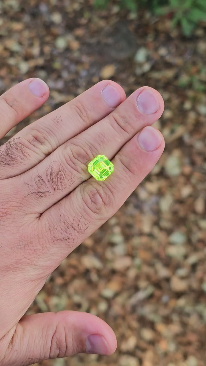 Green LuAG, Asscher Cut, 14.64 Carats